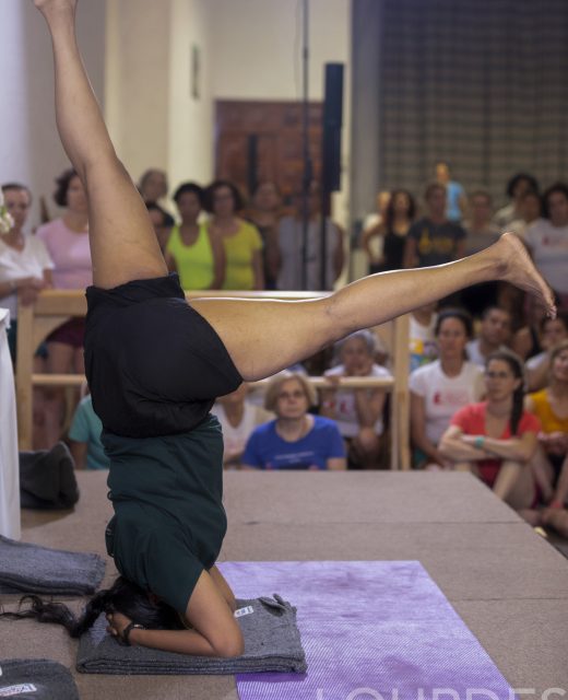 abhijata_iyengar_headstand